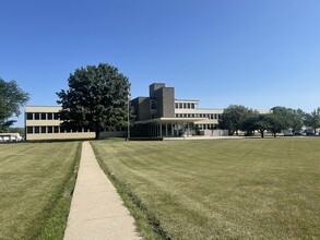 1901 Bell Ave, Des Moines, IA for rent Building Photo- Image 1 of 3