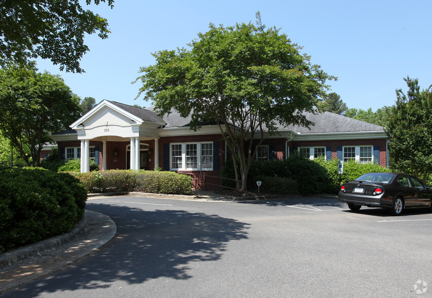 200 Commonwealth Ct, Cary, NC for rent - Primary Photo - Image 1 of 8