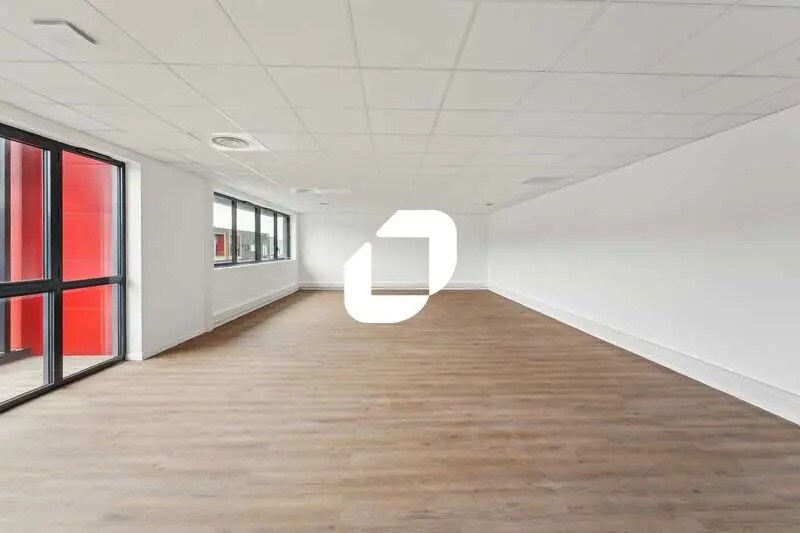 Light Industrial in Éragny to rent - Interior Photo - Image 3 of 19