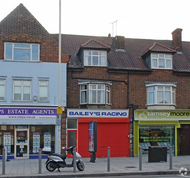 296-296A Heathway, Dagenham for sale - Primary Photo - Image 1 of 1