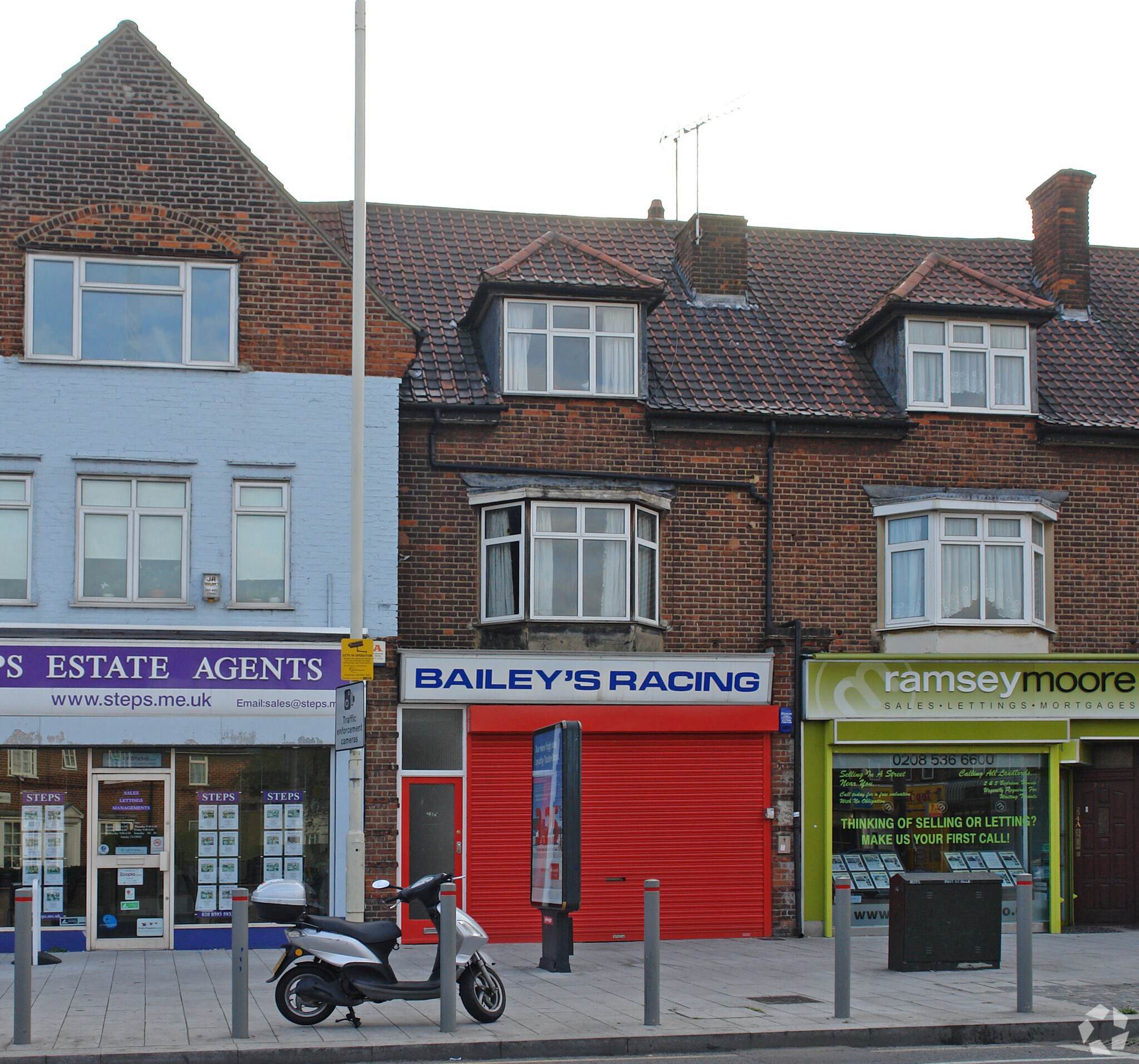296-296A Heathway, Dagenham for sale Primary Photo- Image 1 of 1