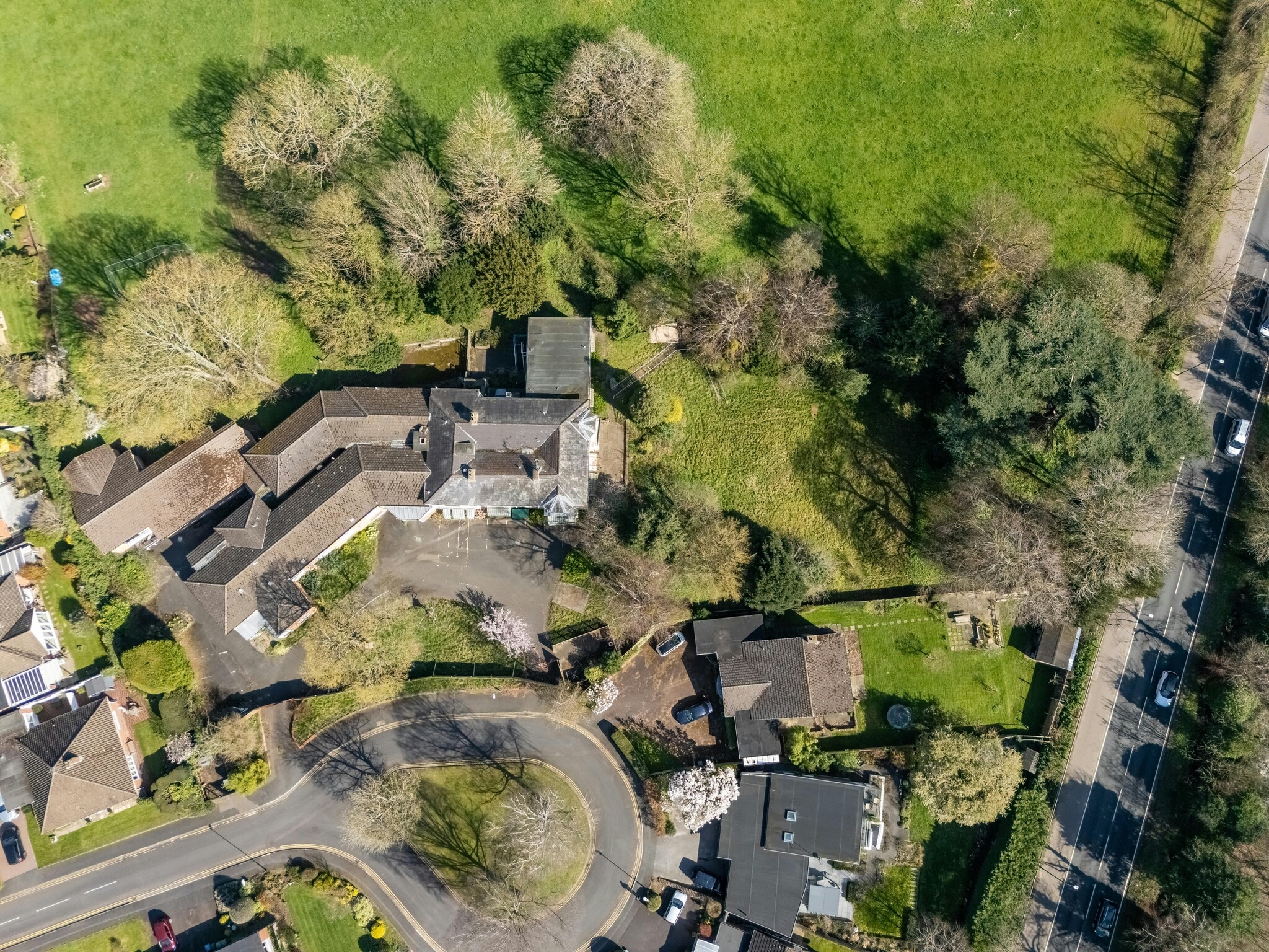 2 Cedar Close, Stratford Upon Avon for sale Building Photo- Image 1 of 10