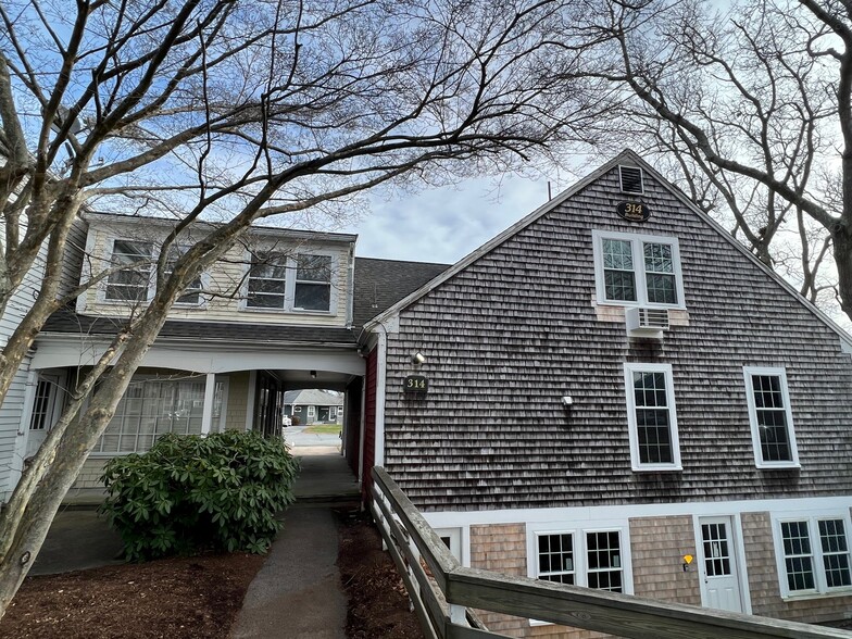 314 Gifford St, Falmouth, MA for rent - Building Photo - Image 3 of 20