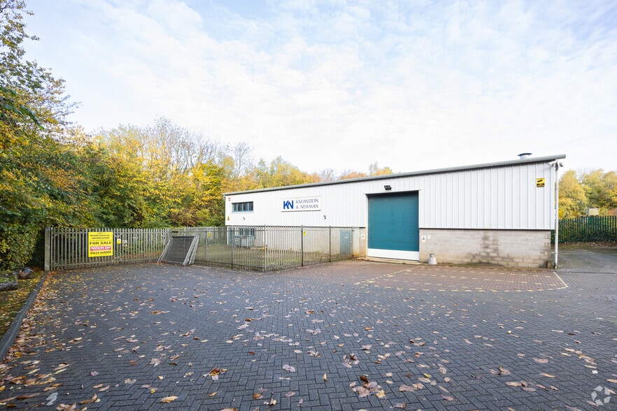Unit 1 Gleamingwood Dr, Chatham for sale - Building Photo - Image 2 of 2