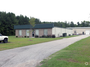 Light Industrial in Burgaw, NC for sale Primary Photo- Image 1 of 1