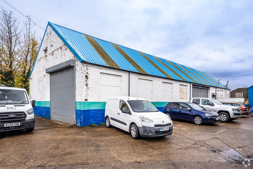 190-194 St. Marys Rd, Liverpool to rent - Primary Photo - Image 1 of 2