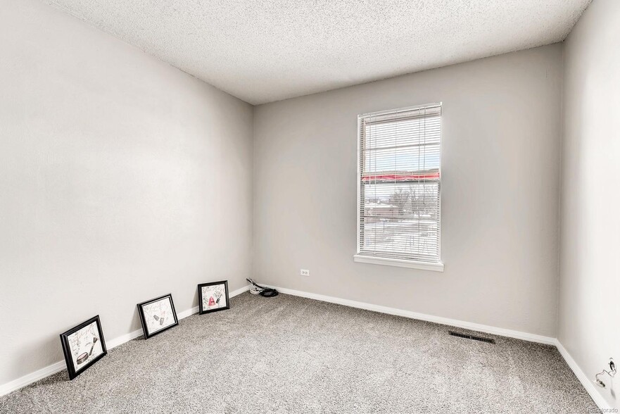 2805-2901 S Locust St, Denver, CO for sale - Interior Photo - Image 3 of 67