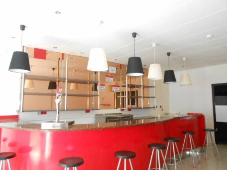 Retail in Puig-reig, Barcelona to rent - Building Photo - Image 2 of 6