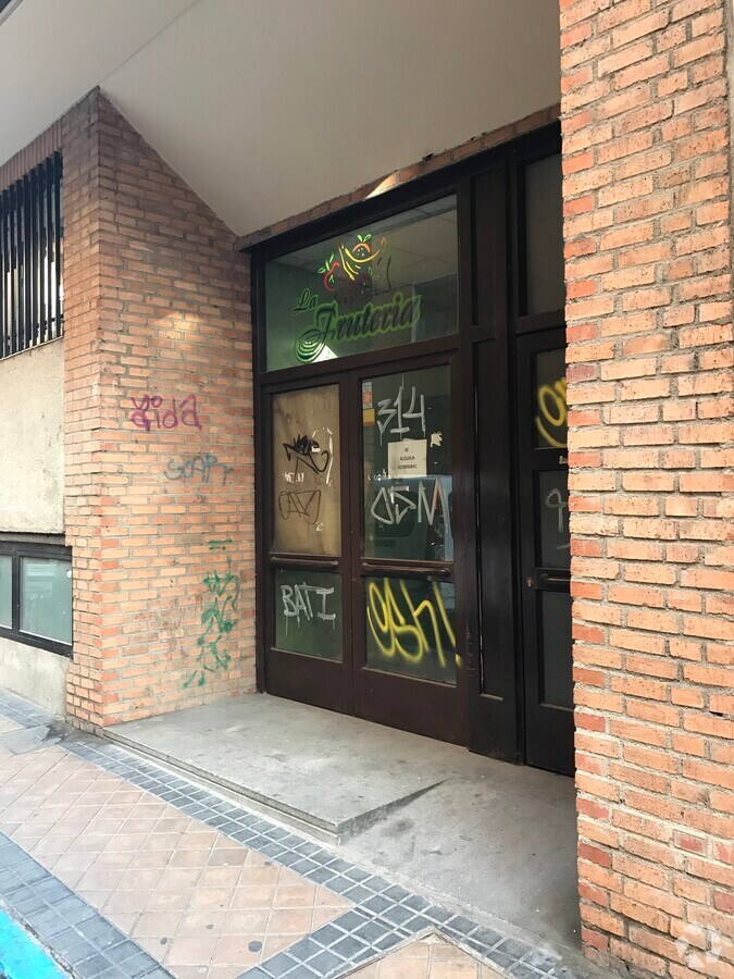 Calle Roble, 11, Segovia, SEG 40002 - Unit Puerta B0, Esc. 4 -  - Interior Photo - Image 2 of 5