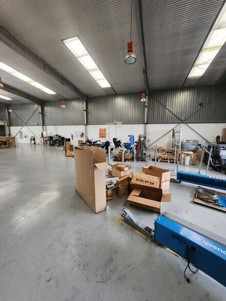 Industrial in Sant Esteve Sesrovires, Barcelona for sale - Building Photo - Image 3 of 27