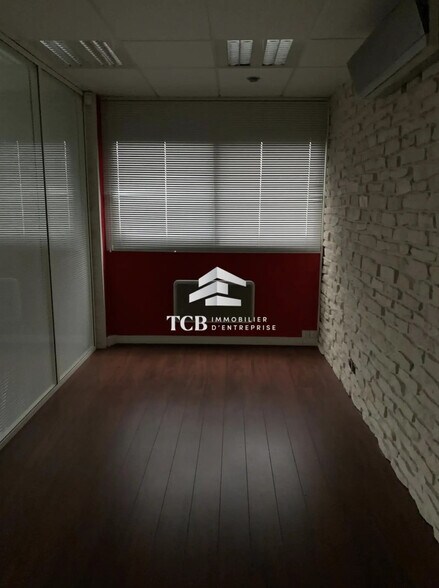 Retail in Sautron for sale - Interior Photo - Image 3 of 3