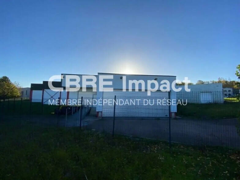 Light Industrial in Saint-Apollinaire to rent - Building Photo - Image 2 of 11