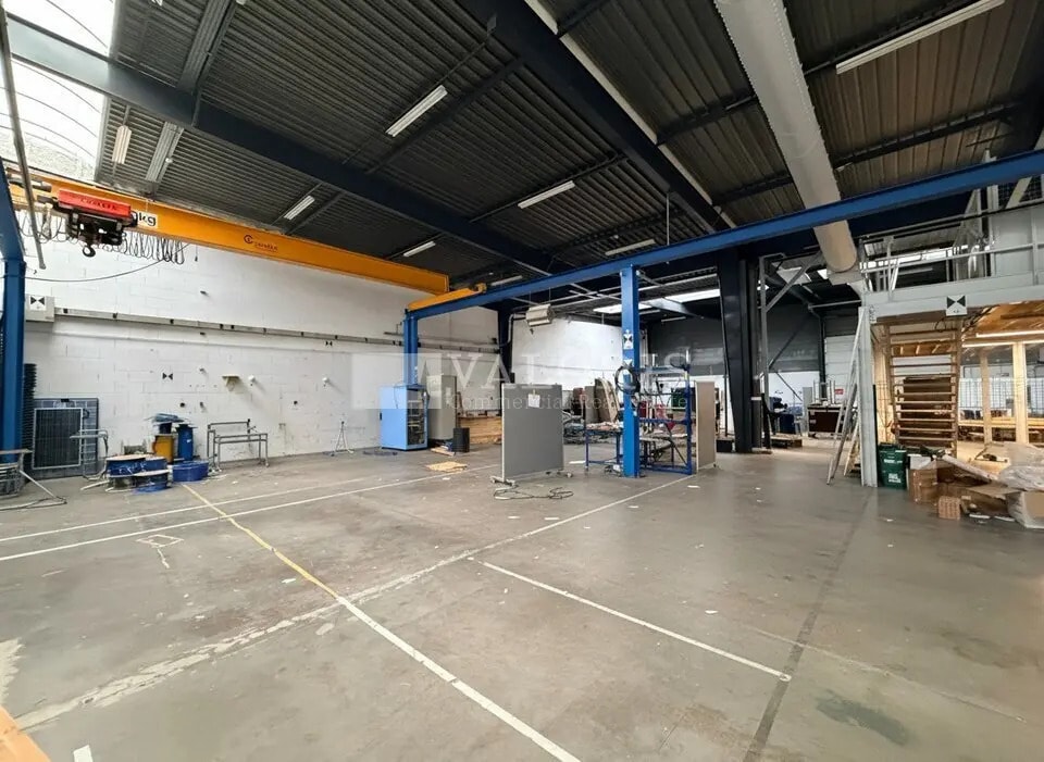 Light Industrial in Dardilly to rent Building Photo- Image 1 of 4