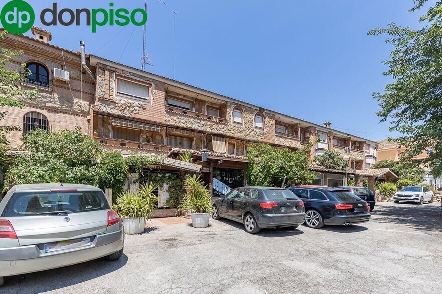 de la Sierra, 141, Cenes de la Vega, Granada for sale - Building Photo - Image 2 of 40