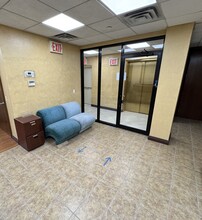 37-10 30th St, Long Island City, NY for rent Lobby- Image 2 of 4