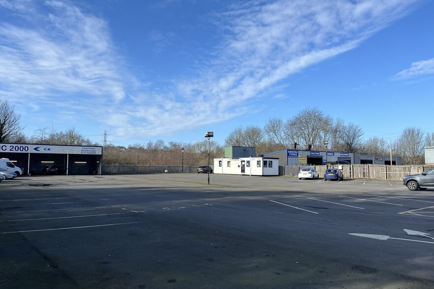 120 Commercial Rd, Leeds for sale - Building Photo - Image 2 of 4