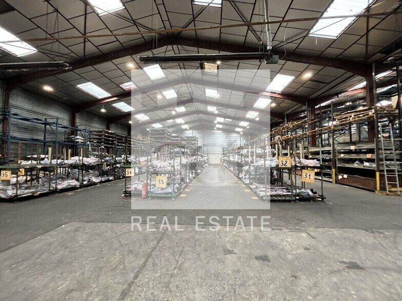 Light Industrial in Villeurbanne to rent - Interior Photo - Image 3 of 11
