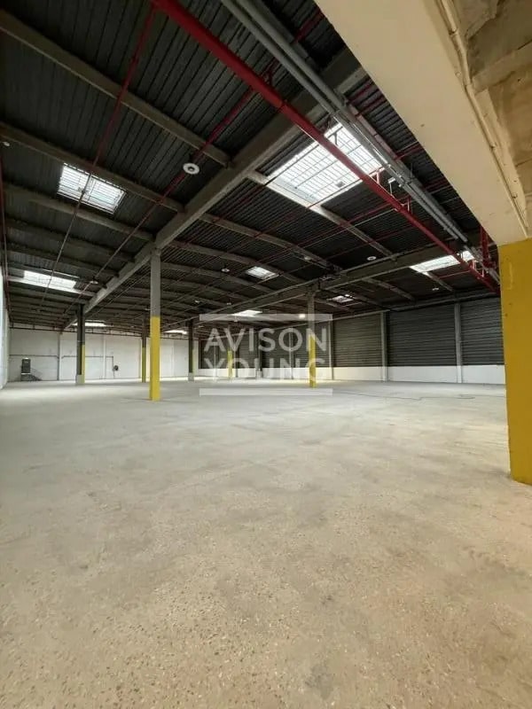 Light Industrial in Rosny-sous-Bois to rent Interior Photo- Image 1 of 9