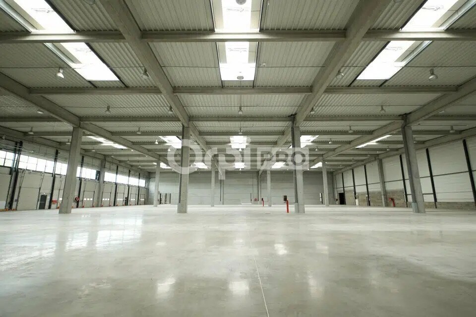 Office in Miribel to rent Interior Photo- Image 1 of 13