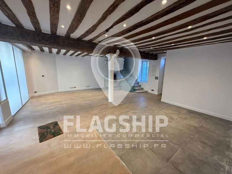 Retail in Charenton-le-Pont to rent - Building Photo - Image 1 of 7