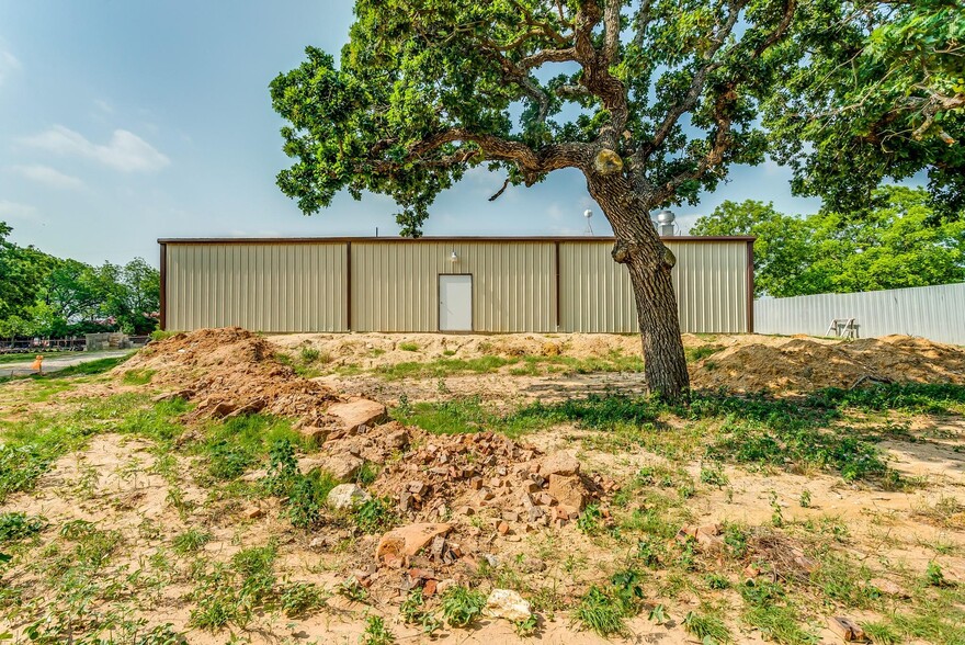 901 E Navarro Ave, De Leon, TX for sale - Building Photo - Image 3 of 17