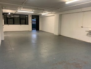8 Andrews Rd, London to rent Interior Photo- Image 2 of 3