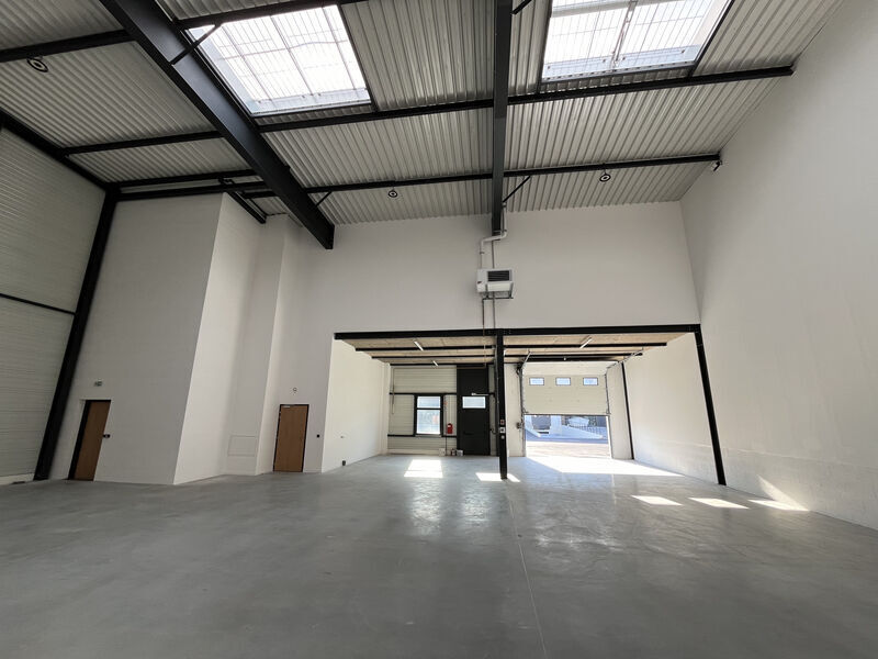 25 Route De Lyon, Saint-Priest to rent Building Photo- Image 1 of 18