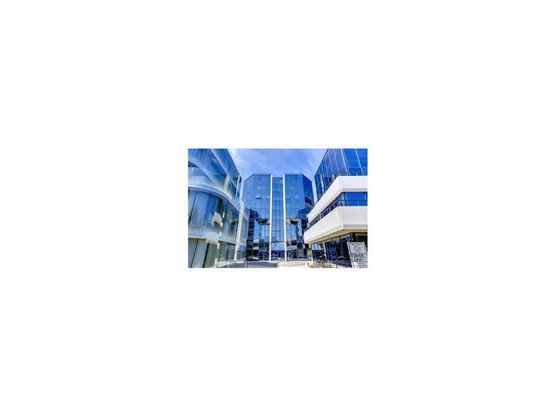 22 Quai Gallieni, Suresnes to rent Building Photo- Image 1 of 9