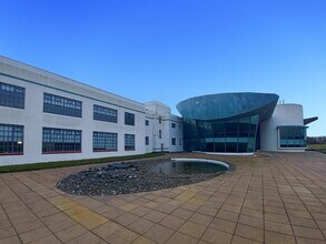 Greenock Rd, Inchinnan for rent Building Photo- Image 1 of 8