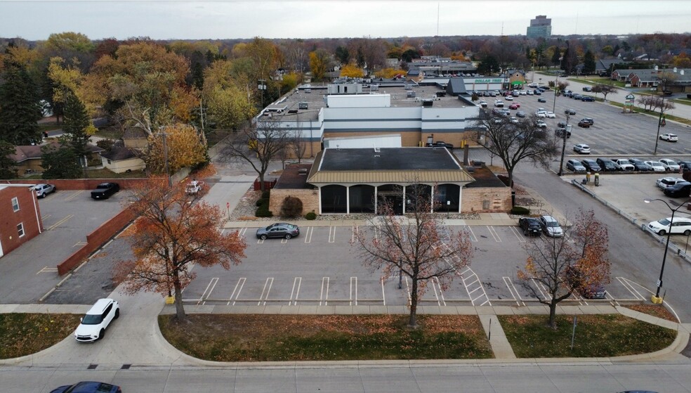 27100 Lahser Rd, Southfield, MI for rent - Building Photo - Image 1 of 8