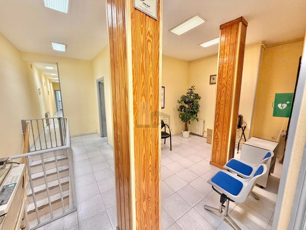Madrid, MAD 28004 - Unit IZ -  - Interior Photo - Image 2 of 11