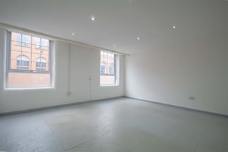 Wilsons Park, Manchester to rent Interior Photo- Image 1 of 4