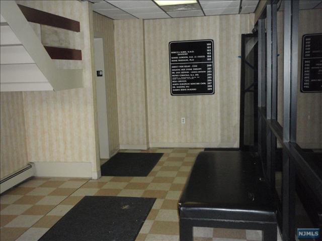 120 County Rd, Tenafly, NJ for rent - Lobby - Image 2 of 23