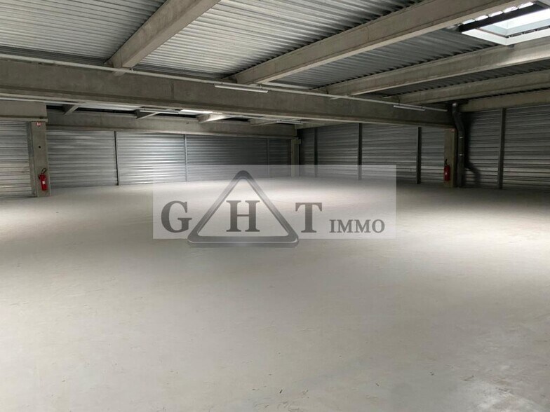 Industrial in Créteil to rent - Interior Photo - Image 1 of 7