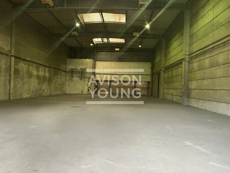 Light Industrial in Saint-Ouen-sur-Seine to rent - Interior Photo - Image 2 of 5