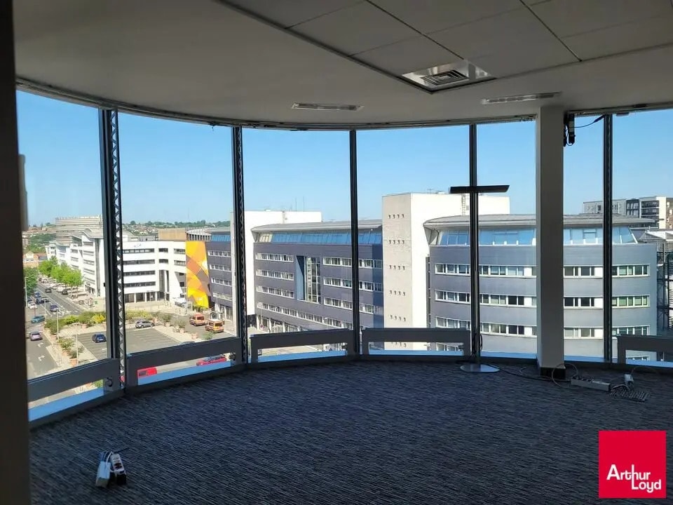 Vente Bureaux 748 m² - Photo 1