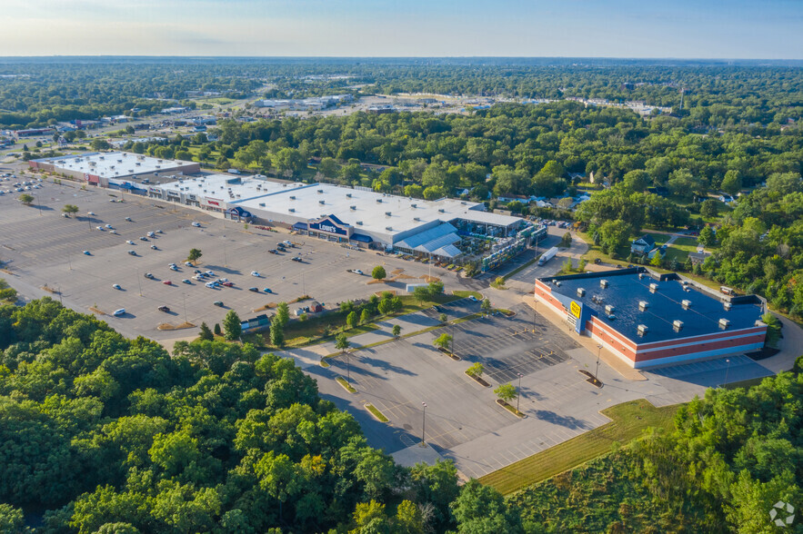 5001 N Big Hollow Rd, Peoria, IL for rent - Aerial - Image 3 of 10