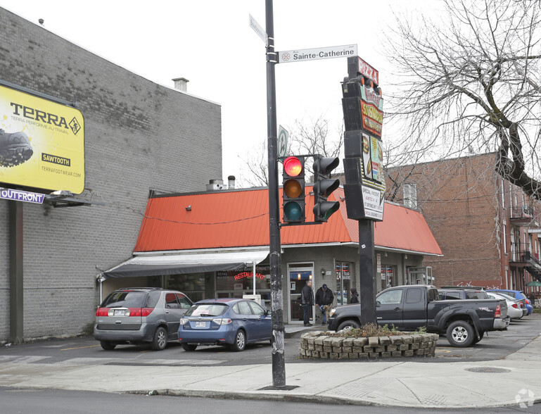 3855 Rue Sainte-Catherine E, Montréal, QC for sale - Building Photo - Image 2 of 3