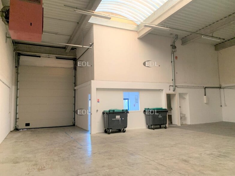 Light Industrial in Moissy-Cramayel to rent - Interior Photo - Image 2 of 6