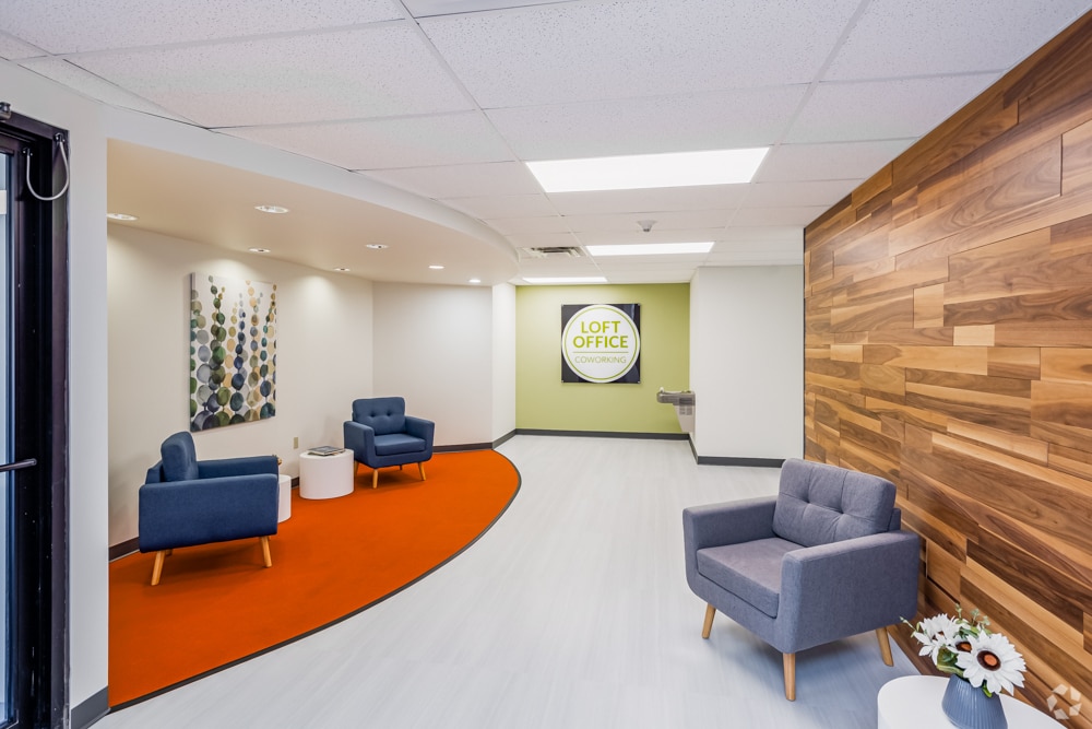 2090 Greentree Rd, Pittsburgh, PA to rent Interior Photo- Image 1 of 22