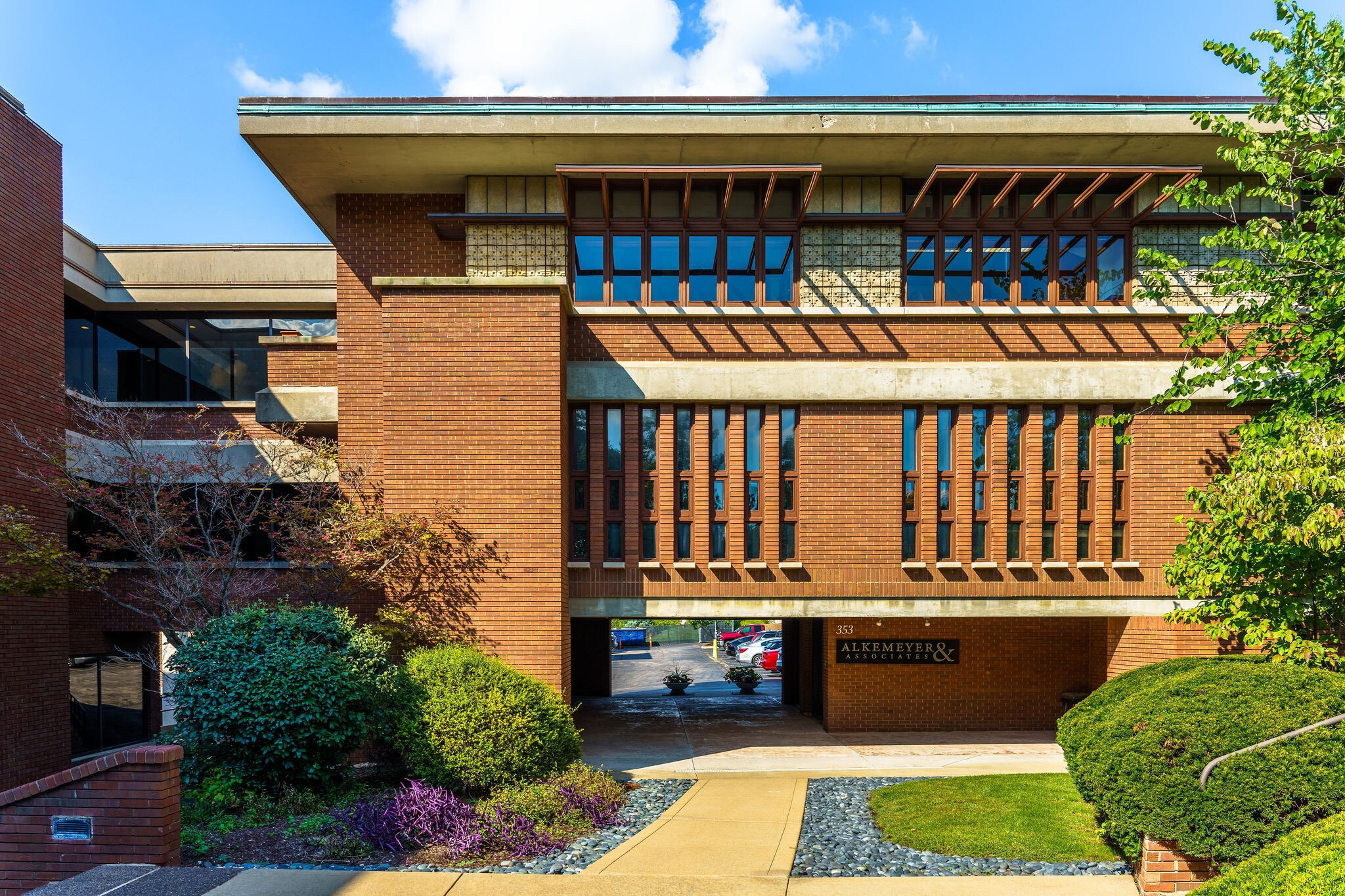 345 Marshall Ave, Webster Groves, MO to rent Building Photo- Image 1 of 22