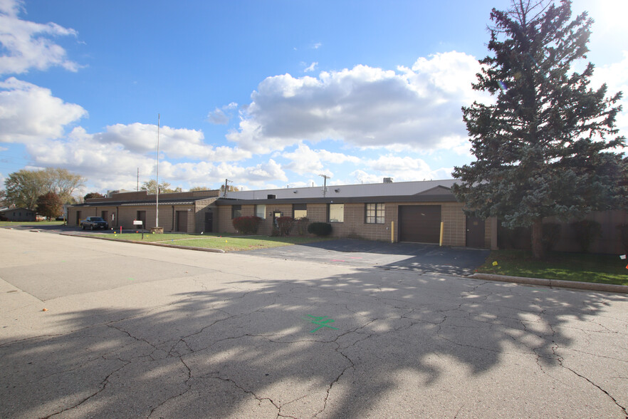 430 Arlington Ave, Fond Du Lac, WI for sale - Primary Photo - Image 1 of 47