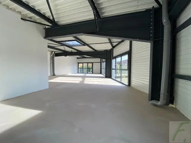 Retail in Sillingy for sale Building Photo- Image 1 of 5