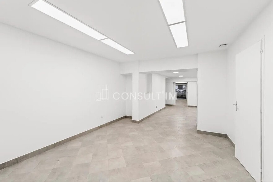 Build-to-Rent in Paris for sale - Building Photo - Image 2 of 6