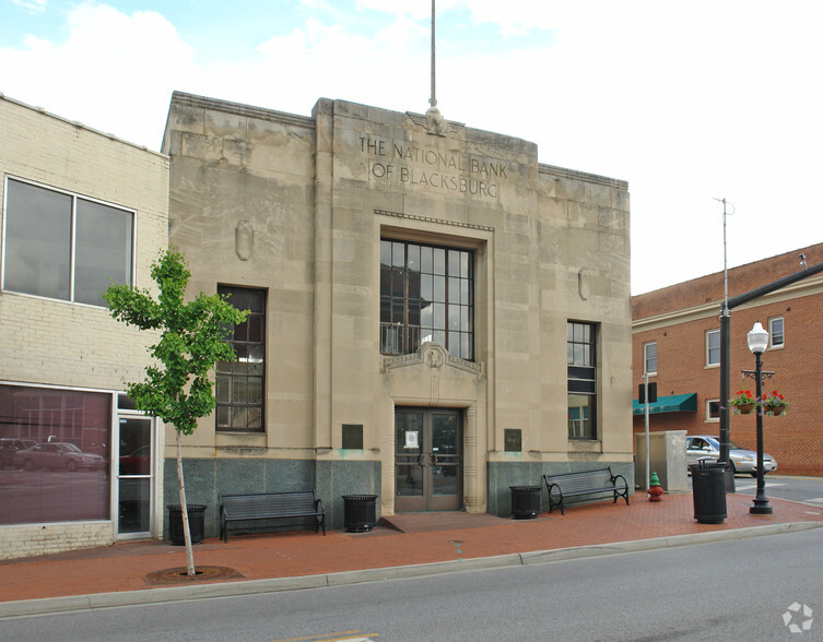 100 S Main St, Blacksburg, VA for rent - Primary Photo - Image 1 of 2