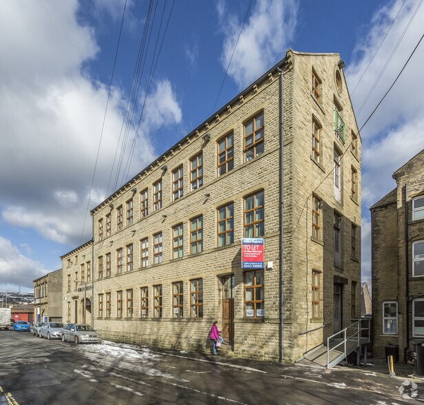 14-16 Hall St, Halifax to rent - Building Photo - Image 3 of 5