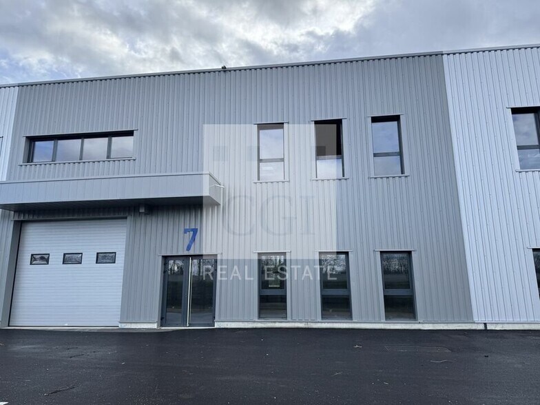 23 Petite Rue De La Plaine, Bourgoin-Jallieu to rent - Building Photo - Image 2 of 12