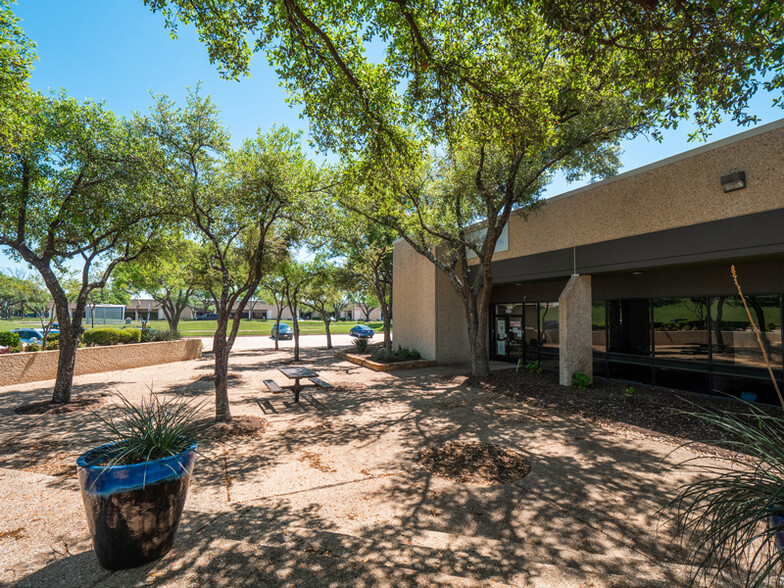 11100 Metric Blvd, Austin, TX for rent - Building Photo - Image 2 of 27