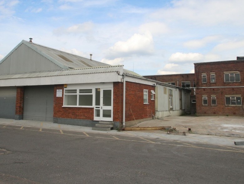 17 Rd, Wembley HA9 7NG UK