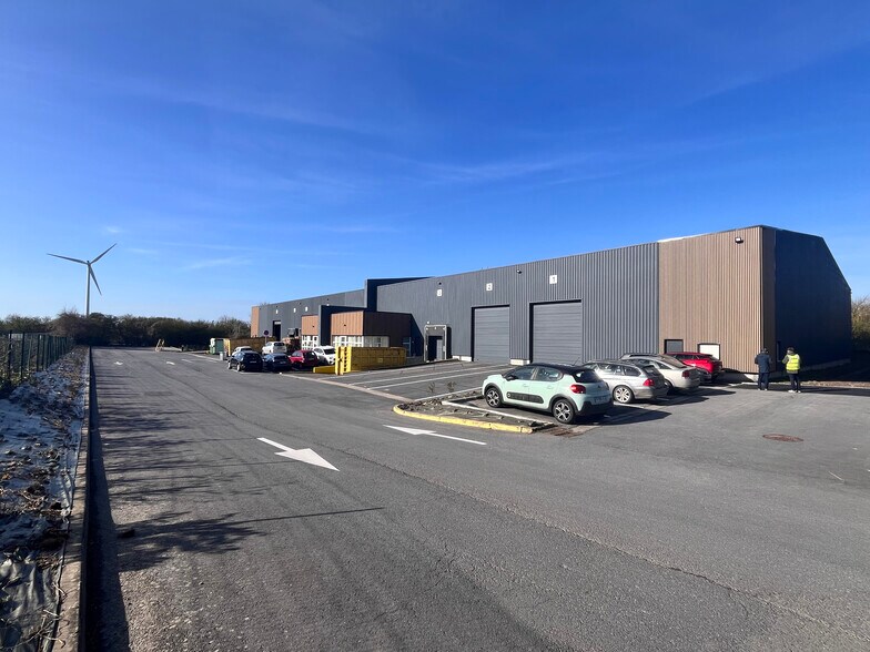 Industrial in Feuchy for sale - Primary Photo - Image 1 of 5